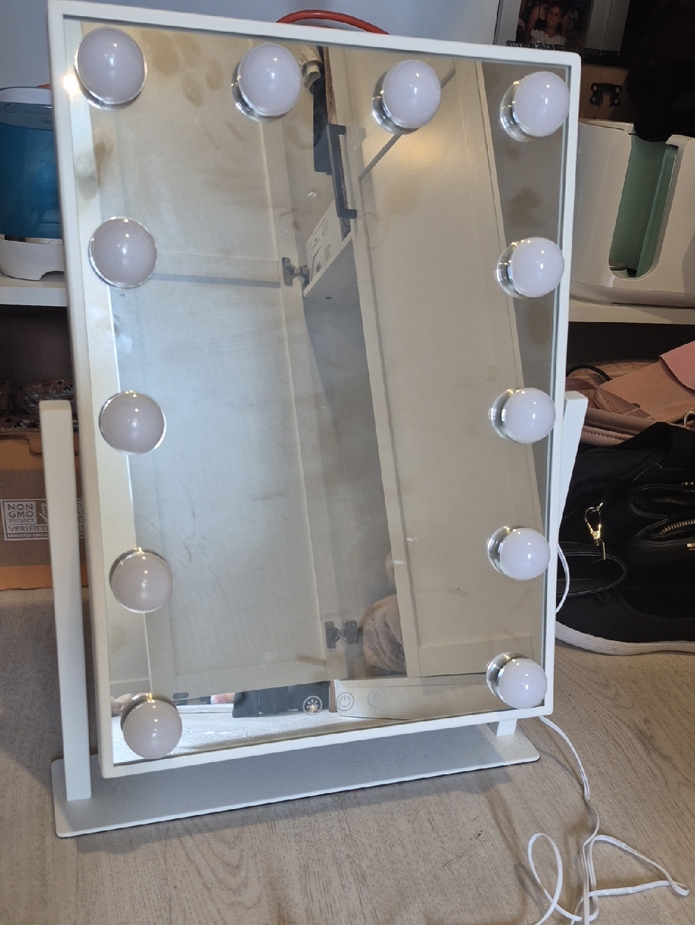 Vanity Lighted Makeup Mirror in White Its A Little Dusty But Never Used